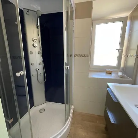 Domaine De Prefaissal 3*