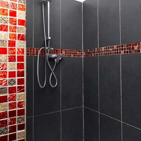 Domaine De Prefaissal Bed and breakfast