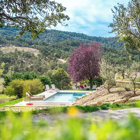 Domaine De Prefaissal 3*