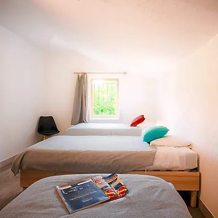 Domaine De Prefaissal 3*