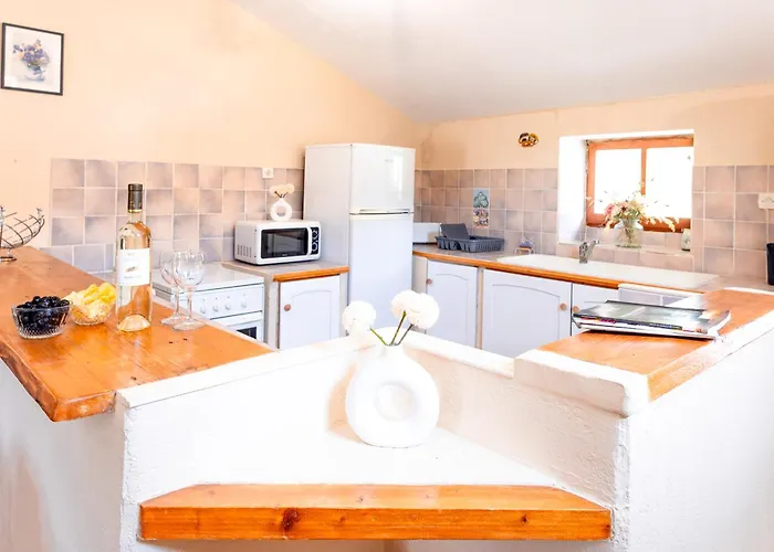 Domaine De Prefaissal Couette-café 3*