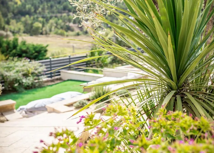 Couette-café Domaine De Prefaissal 3*