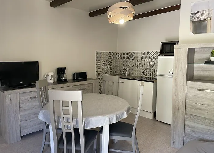 Domaine De Prefaissal Couette-café 3*